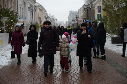 Нижний Новгород. Люди на улице во время празднования Дня народного единства.