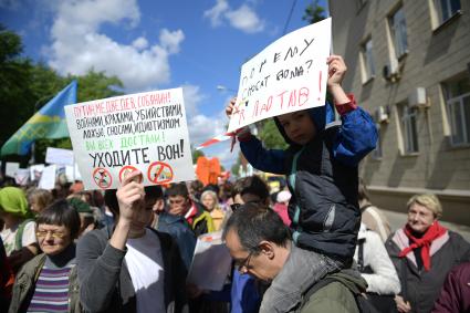 Москва. Участники  митинга на улице Вавилова против сноса пятиэтажек.