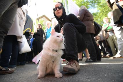 Москва. Участница  митинга на улице Вавилова против сноса пятиэтажек.