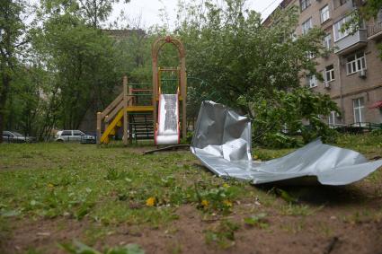 Москва. Последствия урагана в городе.
