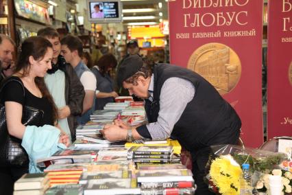 Диск188. БИБЛИО-ГЛОБУС. Презентация книги Михаила Комлева ЭКСТРАСЕНСЫ. БИТВА ЗА ДЕНЬГИ. 2015. На снимке: актер Стас Садальский