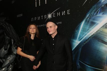 Диск216. Кинотеатр КАРО 11 ОКТЯБРЬ. Премьера фильма ПРИТЯЖЕНИЕ. 2017. На снимке: актер Никита Кукушкин с женой