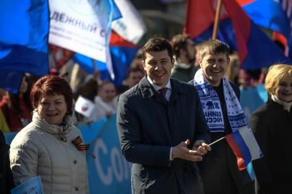 Калининград. Временно исполняющий обязанности губернатора Калининградской области Антон Алиханов (в центре) во время  первомайского шествия в День международной солидарности трудящихся.