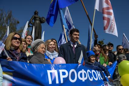 Калининград. Временно исполняющий обязанности губернатора Калининградской области Антон Алиханов во время  первомайского шествия в День международной солидарности трудящихся.