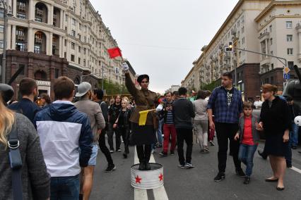 Москва. Участники театрализованной постановки`Мобилизация`, посвященной  началу Великой отечественной войны на  Тверской улице.