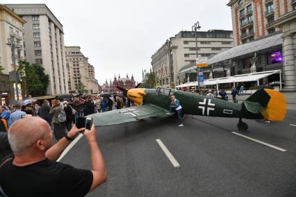 Москва. Участники театрализованной постановки`Мобилизация`, посвященной  началу Великой отечественной войны на  Тверской улице.