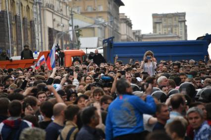 Москва. Митингующие  во время несанкционированной акции на Тверской улице.