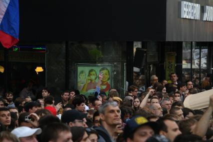 Москва. Митингующие  во время несанкционированной акции на Тверской улице.