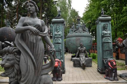 Московская обл. Переделкино. Музей скульптур Зураба Церетели на его дачном участке.