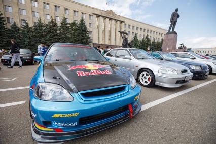 Ставрополь. Автомобили на фестивале `Парковка` на площади Ленина.