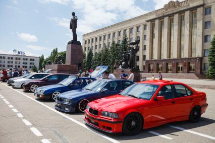 Ставрополь. Автомобили на фестивале `Парковка` на площади Ленина.