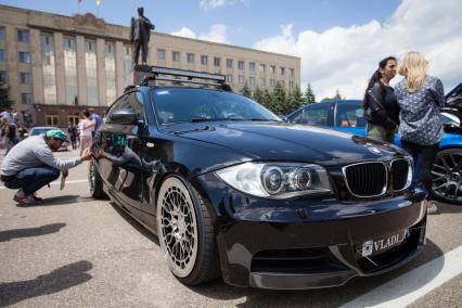 Ставрополь. Автомобиль BMW на фестивале `Парковка` на площади Ленина.