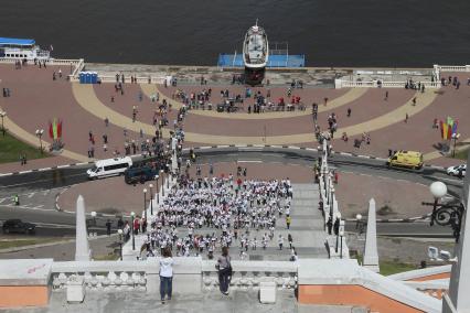 Нижний Новгород.  Чкаловская лестница и памятник катеру `Герой`, участвовавшему в Великой Отечественной войне.