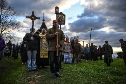 Кировская область.  Встреча  Великорецкого крестного хода  в селе Монастырское.