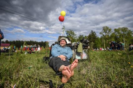 Кировская область. Отдых паломников во время  Великорецкого крестного хода.