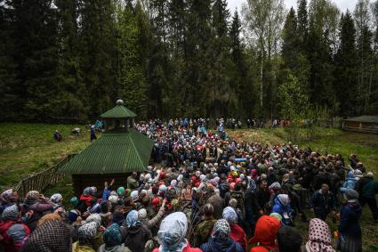 Кировская область.   Прибытие участников Великорецкого крестного хода  в село Горохово.