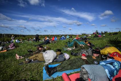 Кировская область.   Отдых паломников во время  Великорецкого крестного хода.