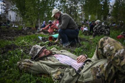 Киров.   Отдых паломников во время  Великорецкого крестного хода.