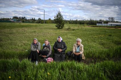 Кировская область. Отдых паломников во время  Великорецкого крестного хода.