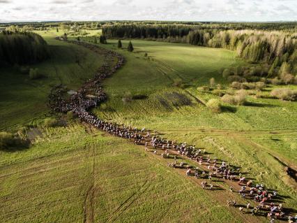 Кировская область. Верующие  во время  Великорецкого крестного хода.