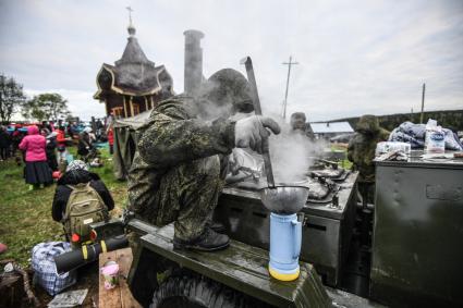 Кировская область.  Прибытие участников Великорецкого крестного хода  в село Монастырское.