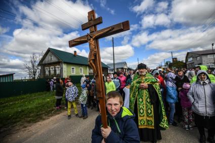 Кировская область.  Встреча участников  Великорецкого крестного хода  в селе Загарье.