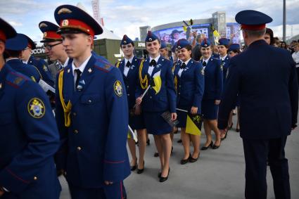 Московская область. Курсанты во время общеобластного выпускного вечера под девизом `Взлетай!` на территории Военно-патриотического парка культуры и отдыха Вооруженных Сил РФ `Патриот`.