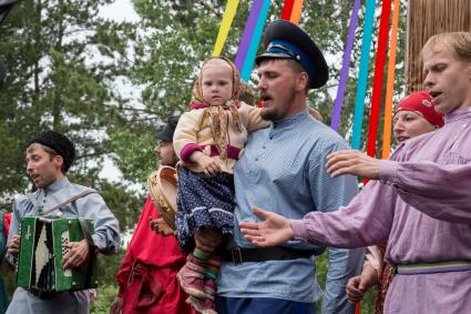 Челябинск. Выступление музыкального коллектива на  Бажовском фестивале народного творчества.