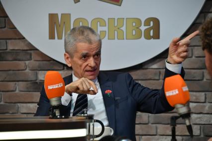 Москва. Депутат Государственной Думы РФ, бывший главный санитарный врач Геннадий Онищенко в прямом эфире радио `Комсомольская правда`.
