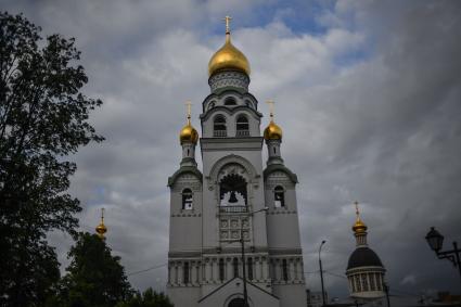 Москва. Храм-колокольня во имя воскресения Христова на Рогожском кладбище.