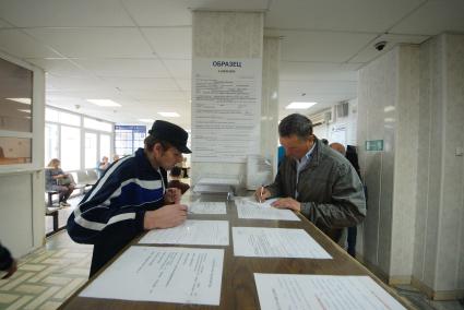 Екатеринбург. Водители в межрайонном регистрационно-экзаменационном отделе (МРЭО) ГИБДД по Свердловской области. Обмен и выдача водительских удостоверений