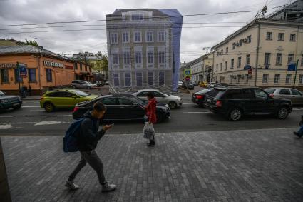 Москва.  Реставрация фасада дома на улице Остоженка.