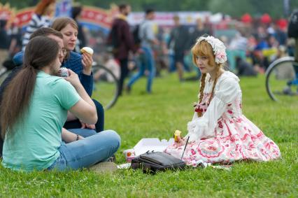 Санкт-Петербург. Участница  косплей шоу на научно-популярном фестивале Geek Picnic в Пулковском парке.