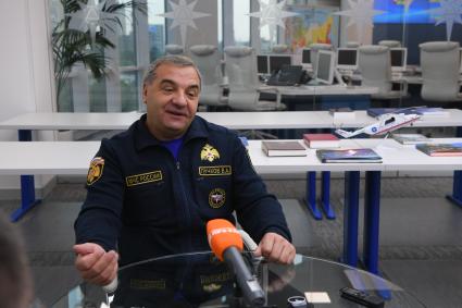 Москва. Министр РФ по делам гражданской обороны, чрезвычайным ситуациям и ликвидации последствий стихийных бедствий Владимир Пучков во время интервью в Ситуационном центре МЧС.