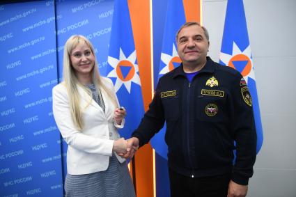 Москва. Министр РФ по делам гражданской обороны, чрезвычайным ситуациям и ликвидации последствий стихийных бедствий Владимир Пучков в Ситуационном центре МЧС.
