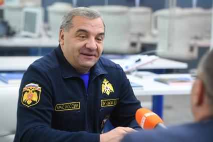 Москва. Министр РФ по делам гражданской обороны, чрезвычайным ситуациям и ликвидации последствий стихийных бедствий Владимир Пучков во время интервью в Ситуационном центре МЧС.