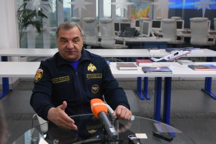 Москва. Министр РФ по делам гражданской обороны, чрезвычайным ситуациям и ликвидации последствий стихийных бедствий Владимир Пучков во время интервью в Ситуационном центре МЧС.