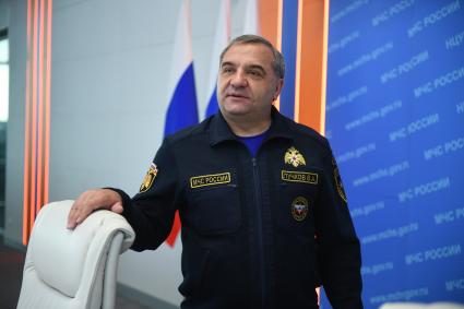 Москва. Министр РФ по делам гражданской обороны, чрезвычайным ситуациям и ликвидации последствий стихийных бедствий Владимир Пучков в Ситуационном центре МЧС.