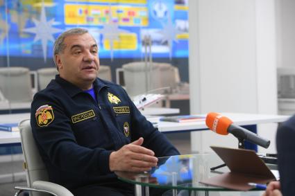 Москва. Министр РФ по делам гражданской обороны, чрезвычайным ситуациям и ликвидации последствий стихийных бедствий Владимир Пучков во время интервью в Ситуационном центре МЧС.