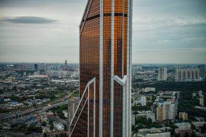 Москва.  Вид на город с башен  делового центра `Москва-Сити`.