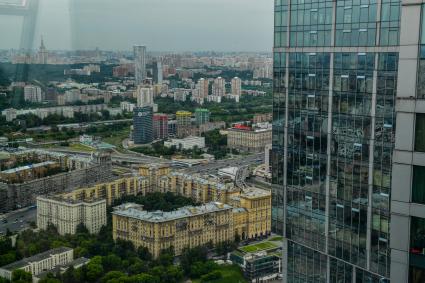 Москва.  Вид на город с башен  делового центра `Москва-Сити`.