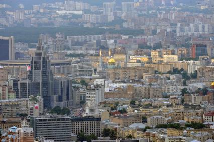 Москва. Вид на  город с башен  делового центра  `Москва-Сити `.