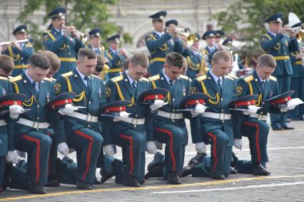 Москва. Торжественная церемония , посвященная выпуску курсантов и кадетов вузов МЧС России на Красной площади.