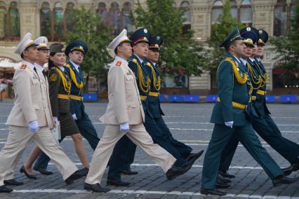 Москва. Торжественная  церемония , посвященная выпуску курсантов и кадетов вузов МЧС России на Красной площади.