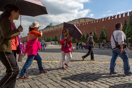 Москва.  Китайские туристы на Красной площади.