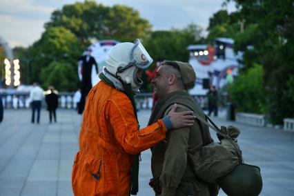 Москва.  На выпускном вечере в Парке Горького.