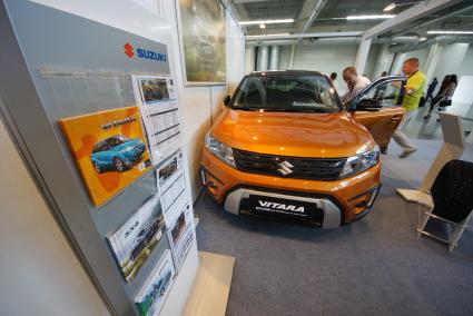 Екатеринбург. Автомобиль Suzuki Vitara на стенде \'Suzuki\' на международной промышленной выставке \'Иннопром-2017 \'