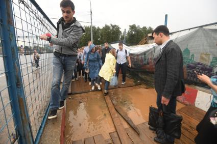 Москва. Последствия сильного дождя возле метро `Динамо`.