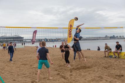 Санкт-Петербург.   Соревнования по пляжному волейболу  
на фестивале ВКонтакте / VKFEST 2017  в парке 300-летия  Санкт-Петербурга.