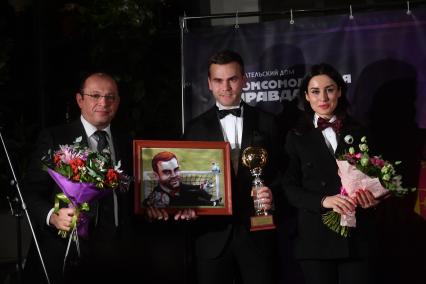 Москва. Президент РФПЛ Сергей Прядкин, вратарь сборной России по футболу и ПФК ЦСКА Игорь Акинфеев, ставший лауреатом премии `Футбольный джентльмен года` имени Федора Черенкова , генеральный продюсер телеканала `Матч ТВ` Тина Канделаки на церемонии вручения приза в ресторане `Нани`.